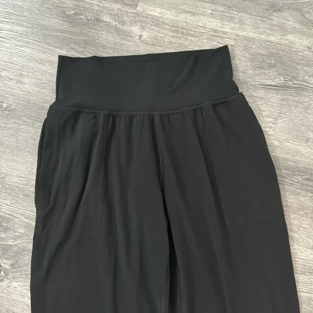 Athleta Salutation Black Lightweight Comfy Jogger in Powervita Size Medium - Picture 3 of 14